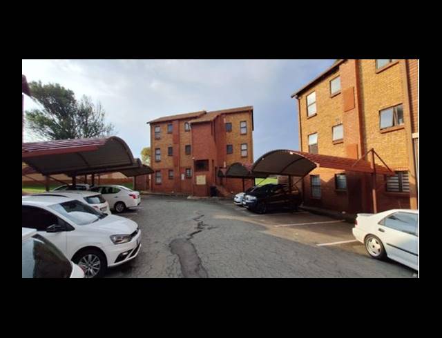 2 BEDROOM TOWNHOUSE FOR SALE IN CASTLEVIEW